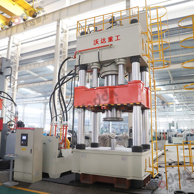 800噸封頭拉伸液壓機(jī)車間試機(jī) 800噸封頭拉伸液壓機(jī)車間試機(jī)